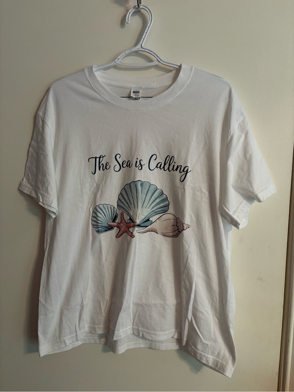 Hanes White Crewneck Tee with Subtle Neck Label